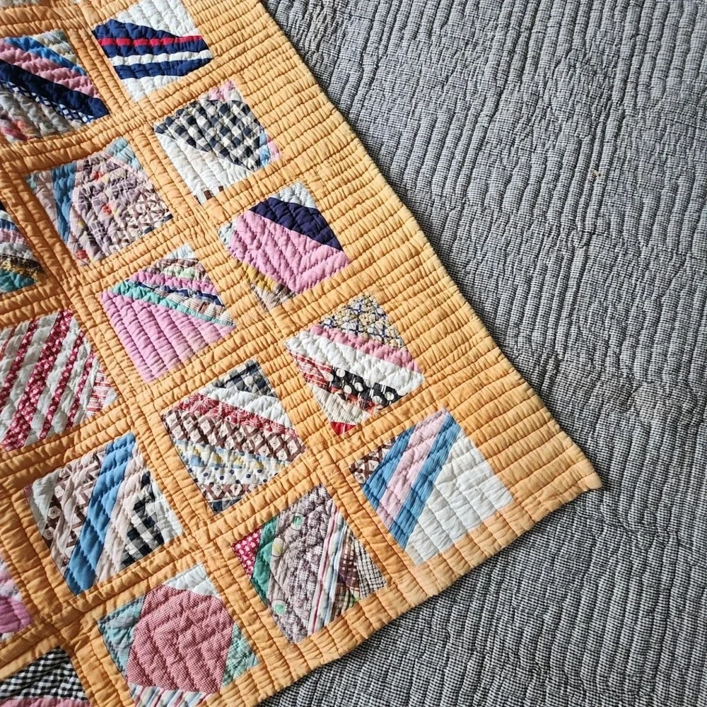 VINTAGE 1940s Handmade Feedsack‎ Scrap Quilt Patchwork farmhouse decor 80x66